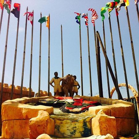 Hotel Magic Land Dakar Bagian luar foto